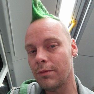 Meet your Posher, Dustin